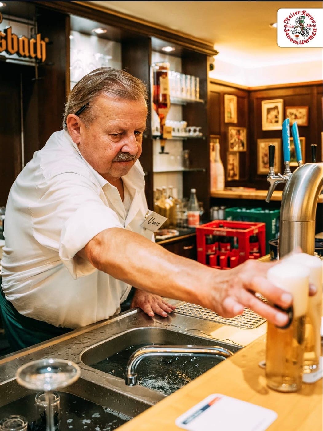 Frisch gezapftes Kölsch am Tresen